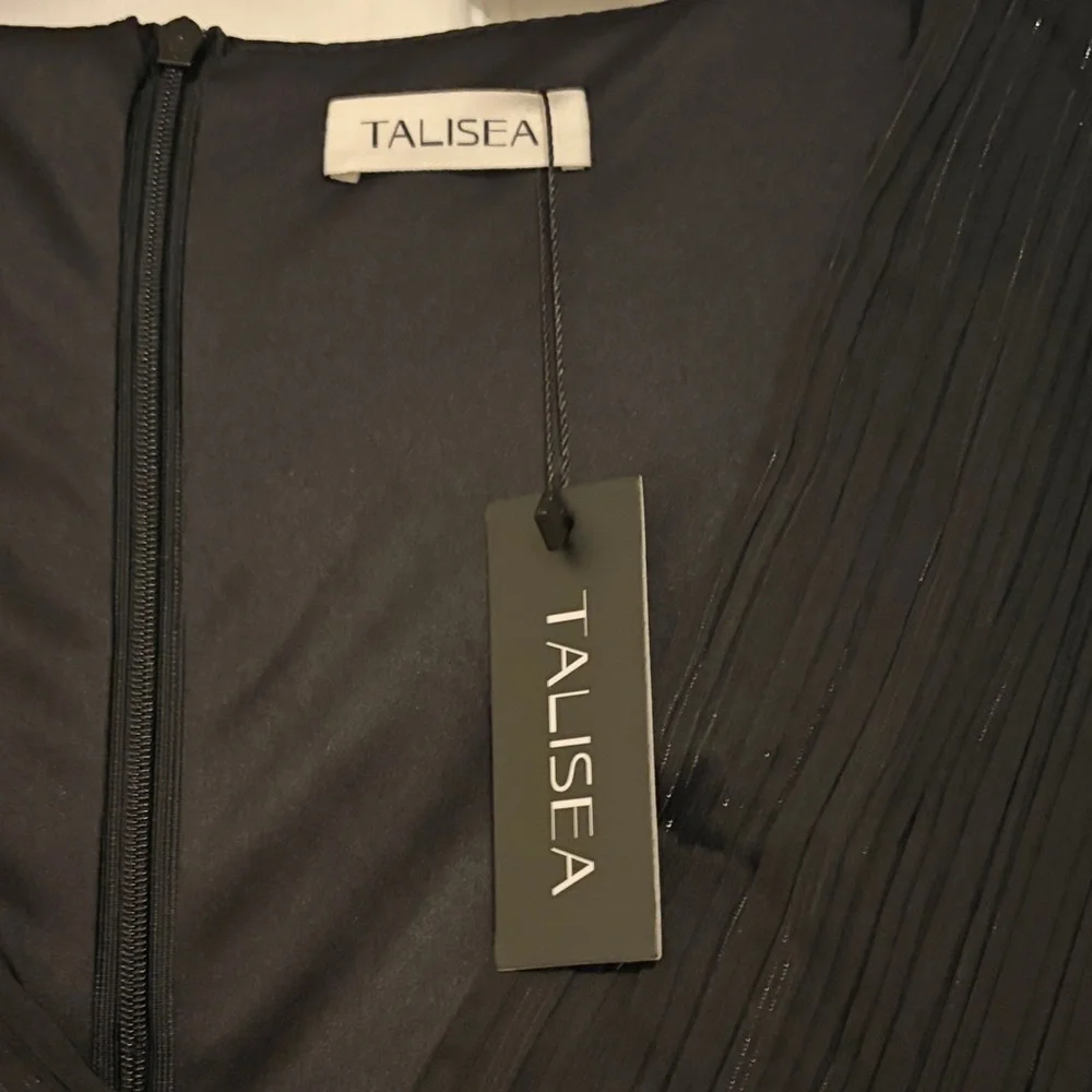 Talisea Black Long Sleeve Dress 1X NWT - Picture 2 of 4